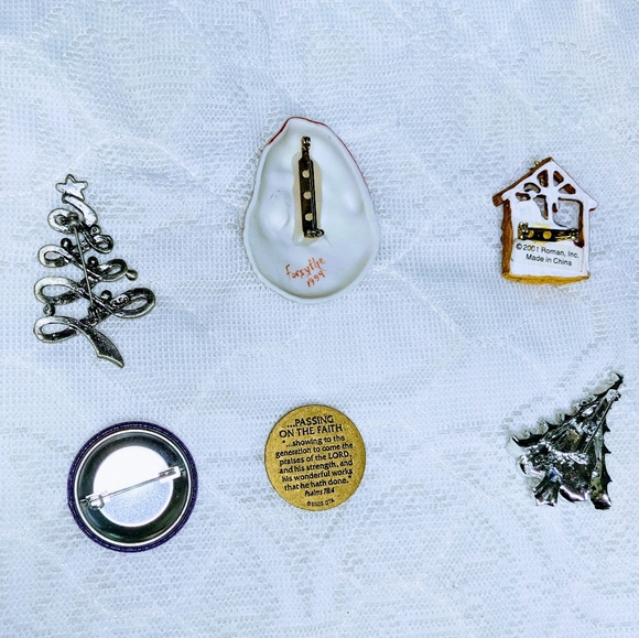 6 Brooch bundle Christmas Vtg. Santa Tree Religious Manger scene star rhinestone - Picture 2 of 10